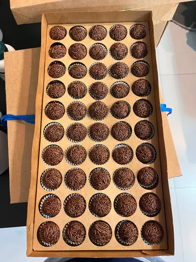 Brigadeiros de chocolate da Lhône